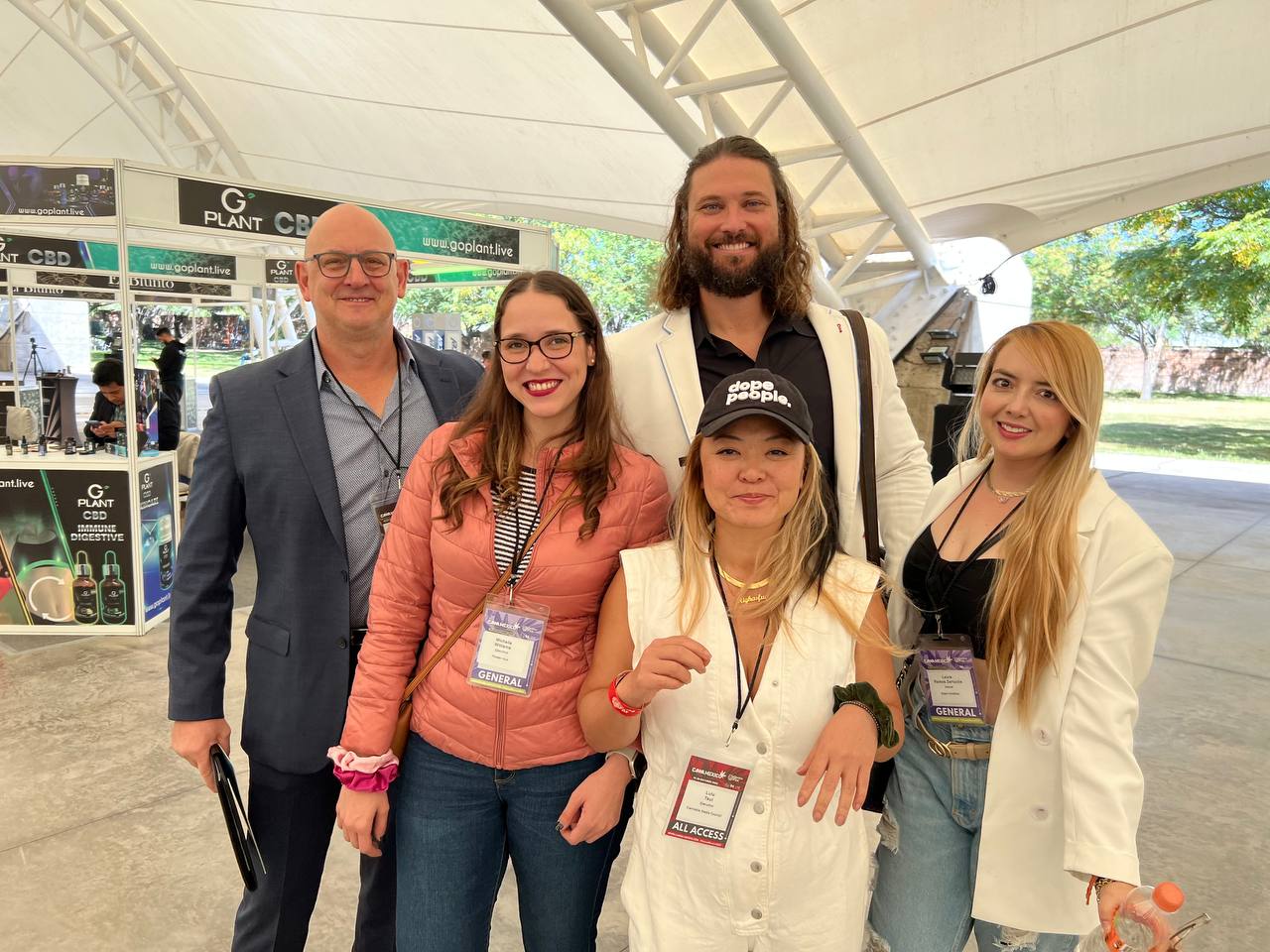 Michelle Williams with other attendees at the Michelle Williams with FlowerHire Founder & CEO David Belsky at the Canna Mexico World Summit.